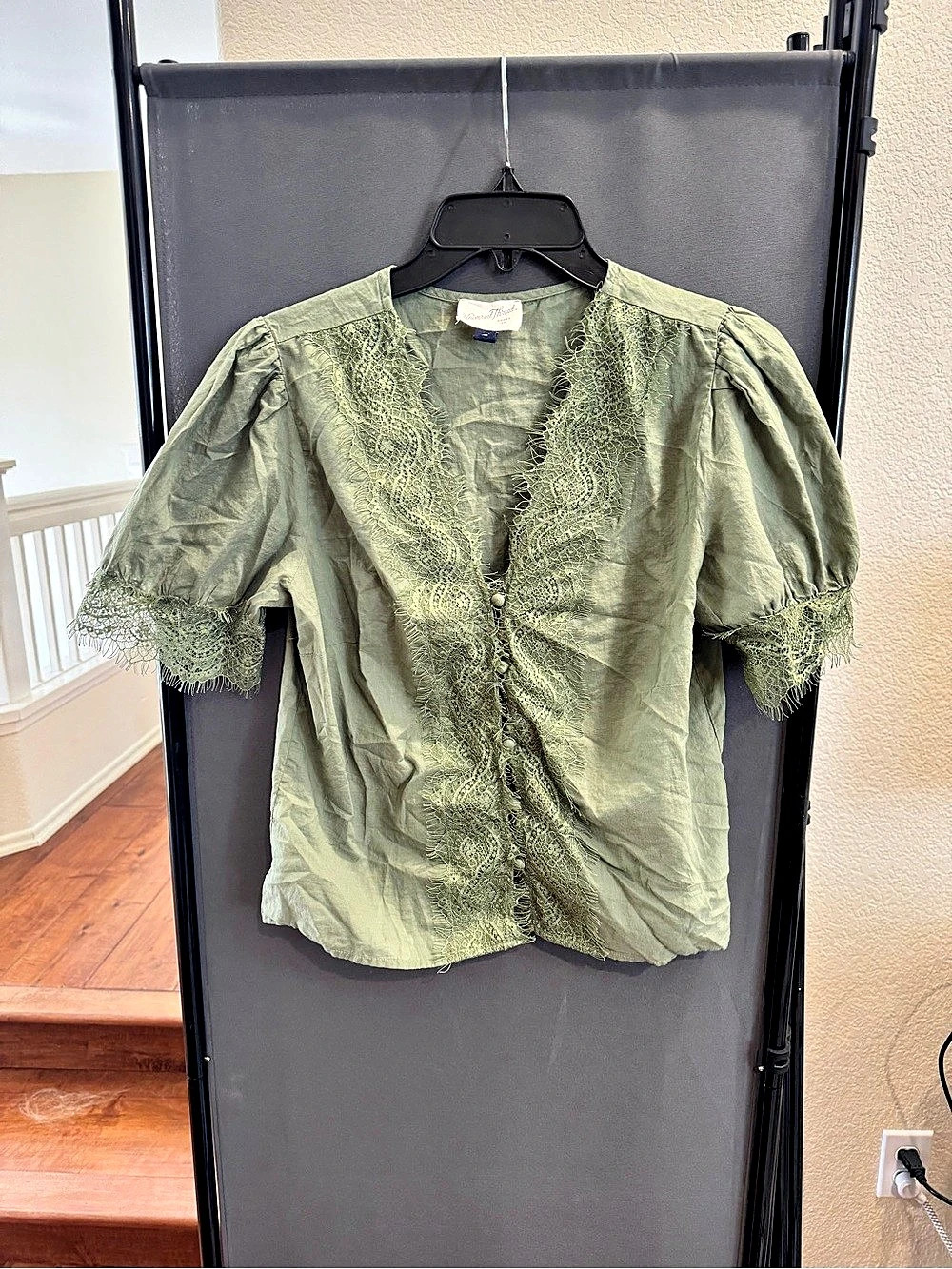 Universal Thread Balloon Short Sleeve Lace V-Neck Blouse Green Small
